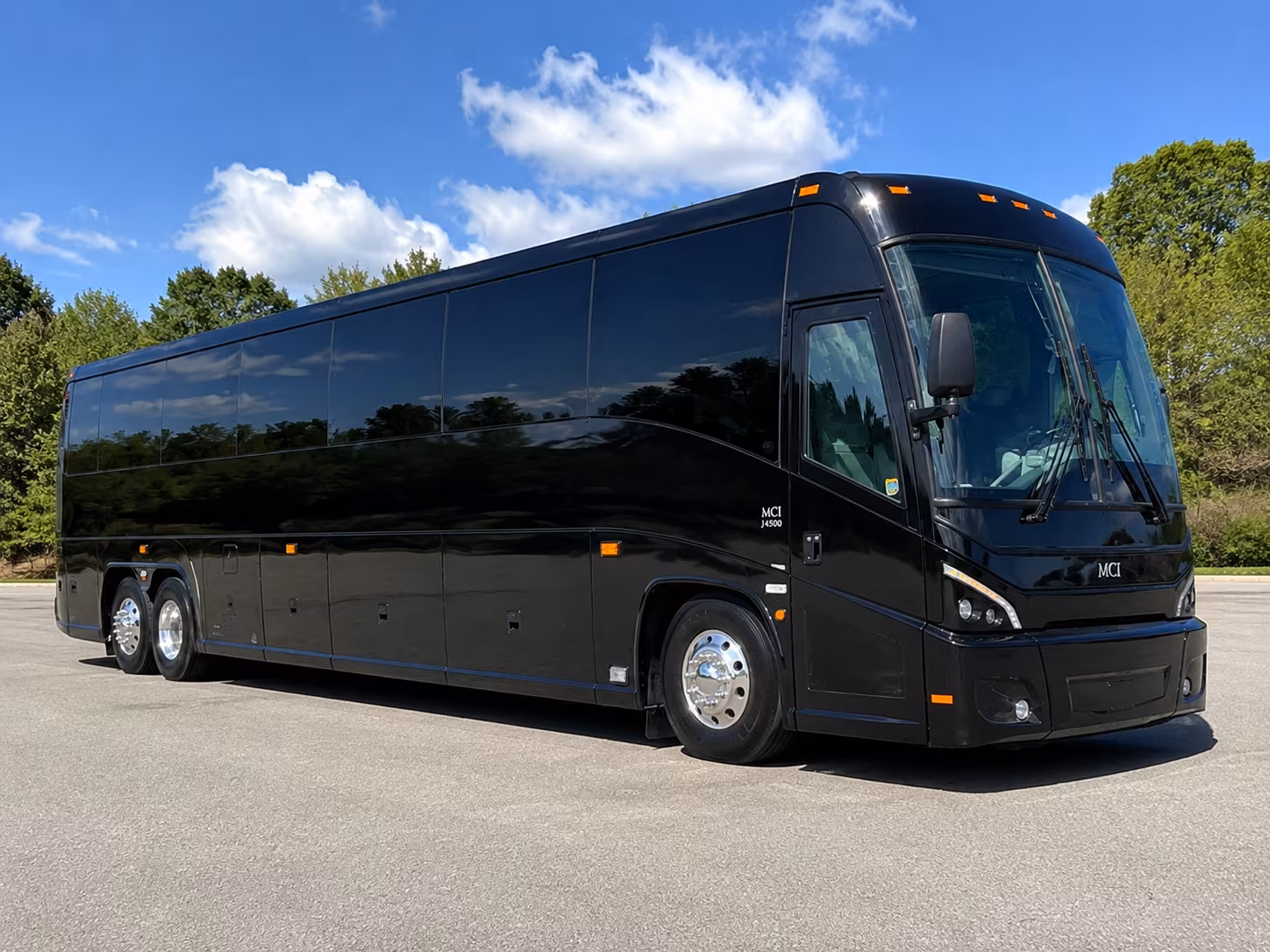 compare wine tour buses for the dahlonega arts wine festival and fall harvest season
